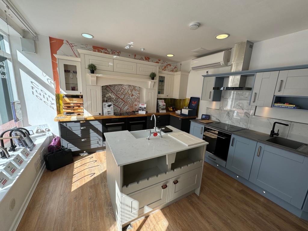 Lot: 34 - COMMERCIAL INVESTMENT - Showroom 1 - photo taken Dec 2024